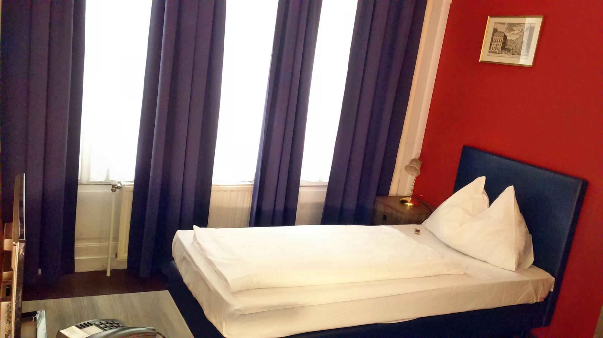 Hotel Pension Excellence Вена Экстерьер фото
