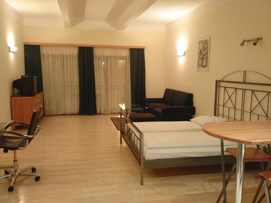 Hotel Pension Excellence Вена Экстерьер фото